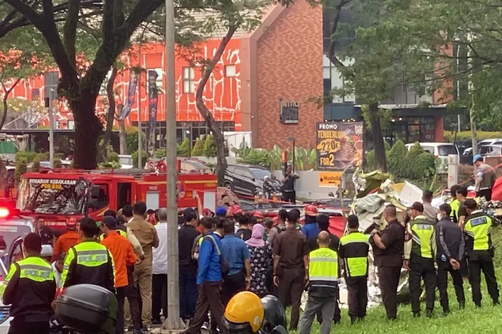 Pesawat Latih Jatuh...