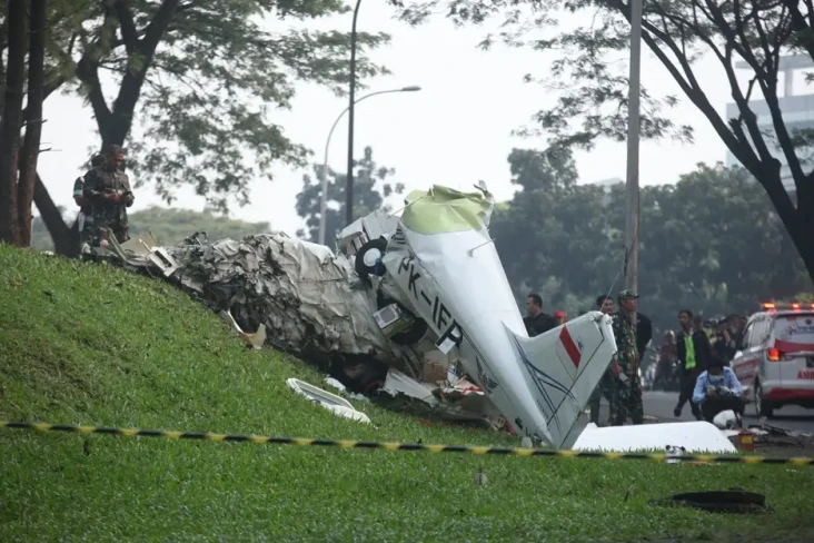 Ngeri! Pilot Terlempar...