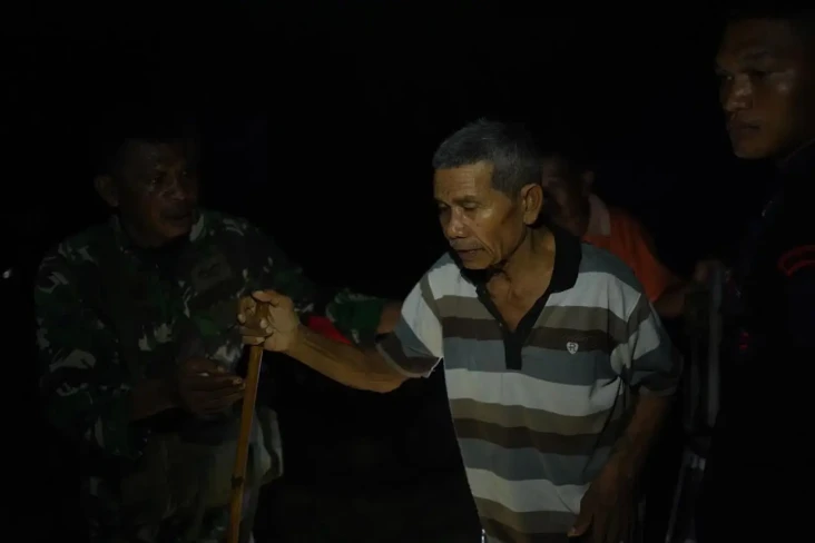 Gunung Ibu Erupsi Lontarkan...