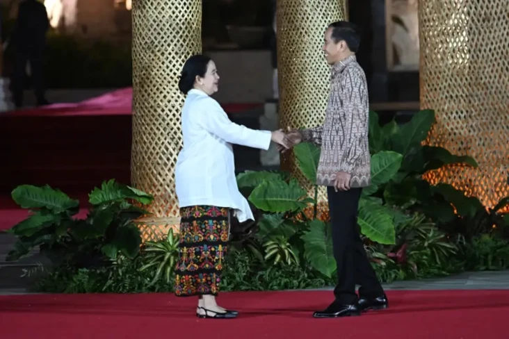 Bertegur Sapa dengan...