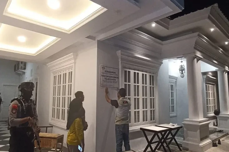 KPK Sita Rumah di Parepare,...