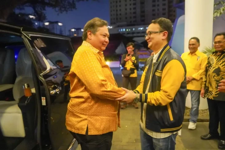 Golkar Bisa Jadi Brutus,...