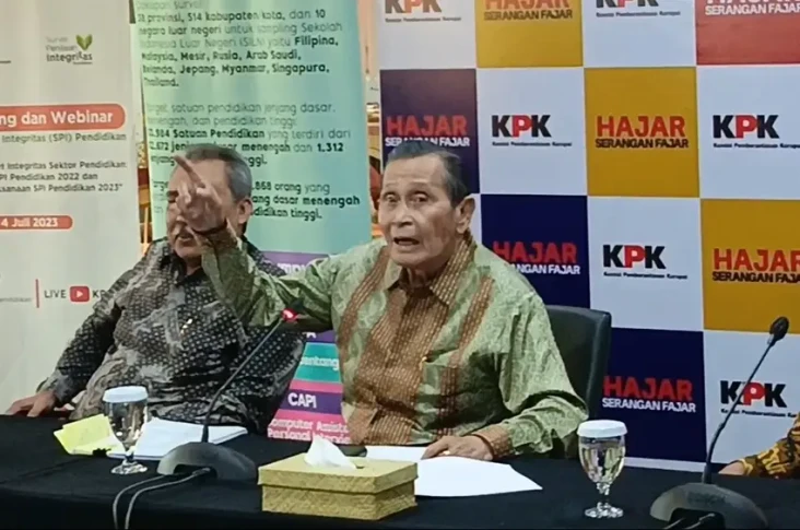 Dilaporkan Nurul Ghufron...