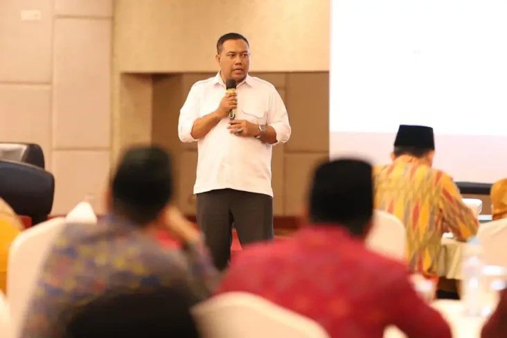 Kemenag Targetkan 100...