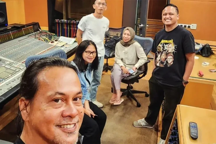 Kisah Cinta Lagu-Lagu...