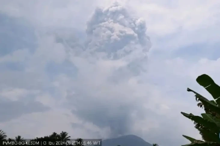 Gunung Ibu di Halmahera...