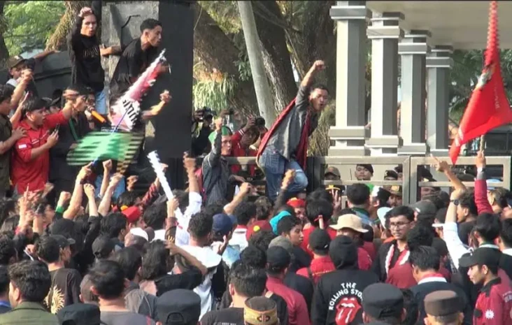 Demo 26 Tahun Reformasi,...