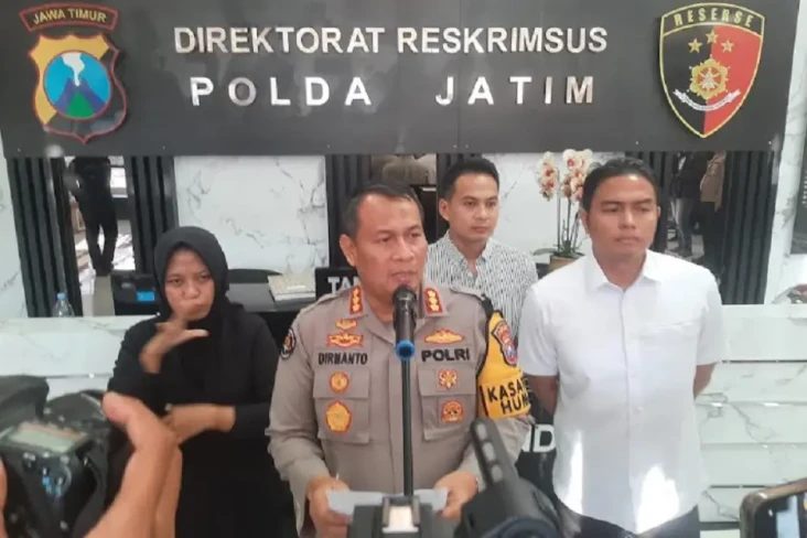 Cinta Ditolak, Pria...