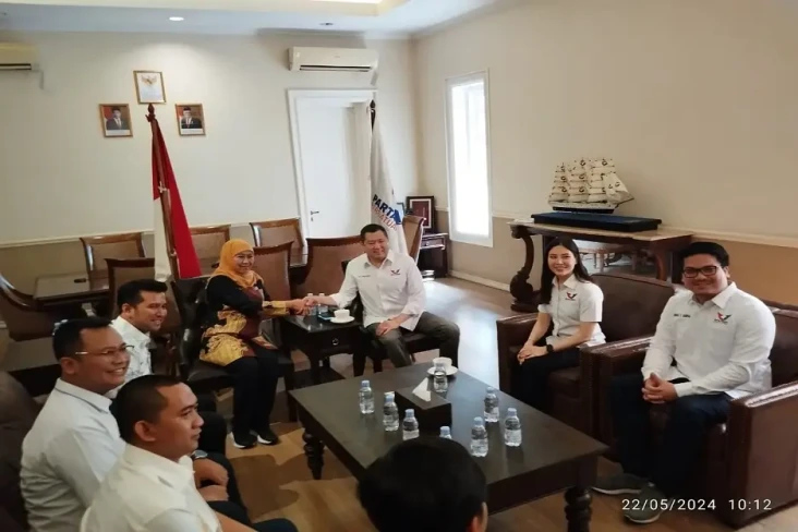 Khofifah-Emil Temui...