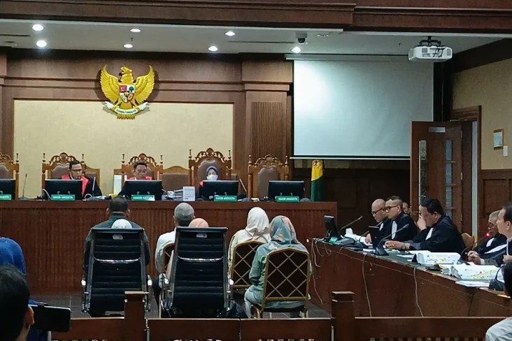KPK Hadirkan 8 Saksi...