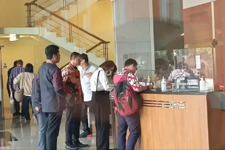 Telusuri Aliran Uang...
