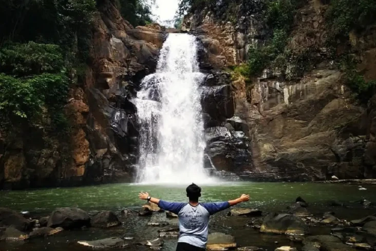 Pesona Curug Ngebul...
