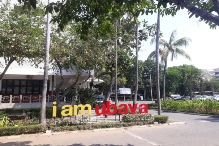 10 Universitas Swasta...