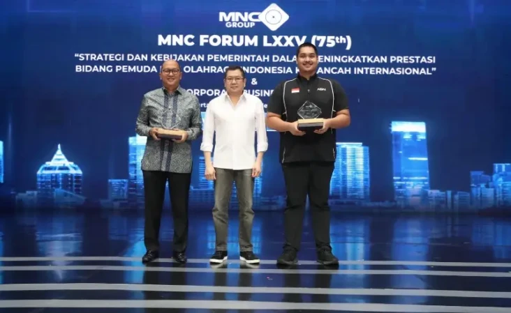 Menpora Dito Hadiri...