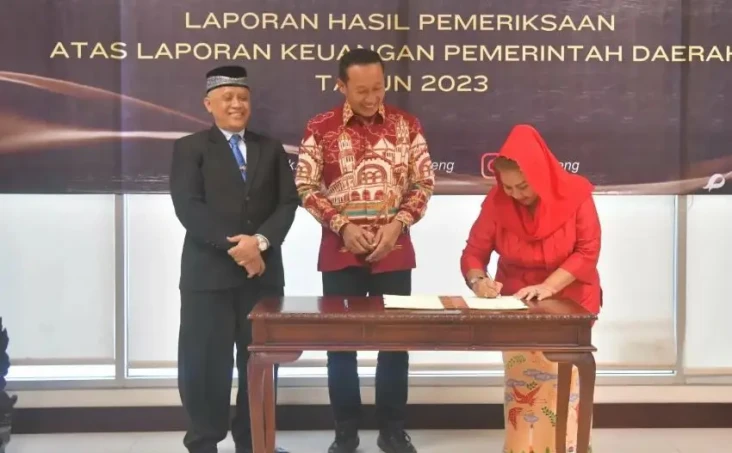 Pemkot Semarang Raih...