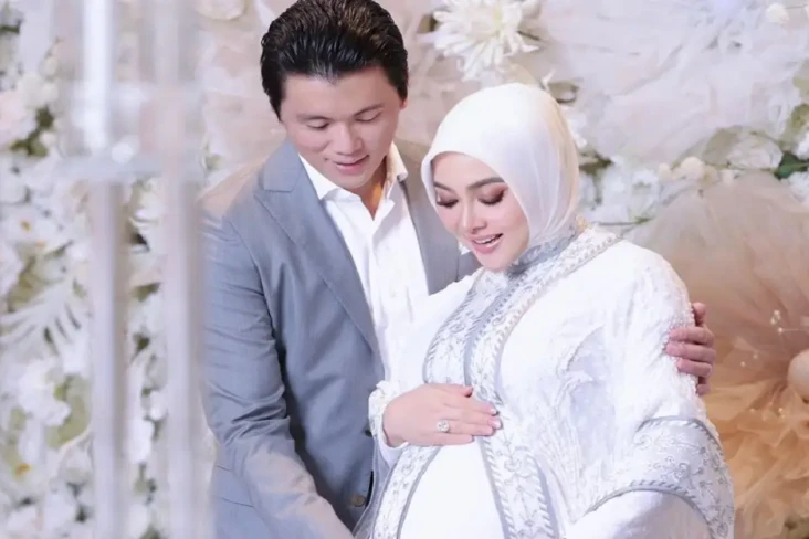 7 Artis yang Menunggu...
