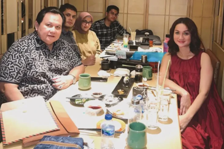 Tengku Dewi Putri Pamer...