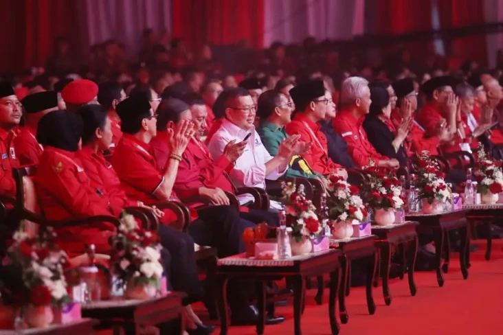 Rakernas V PDIP Angkat...
