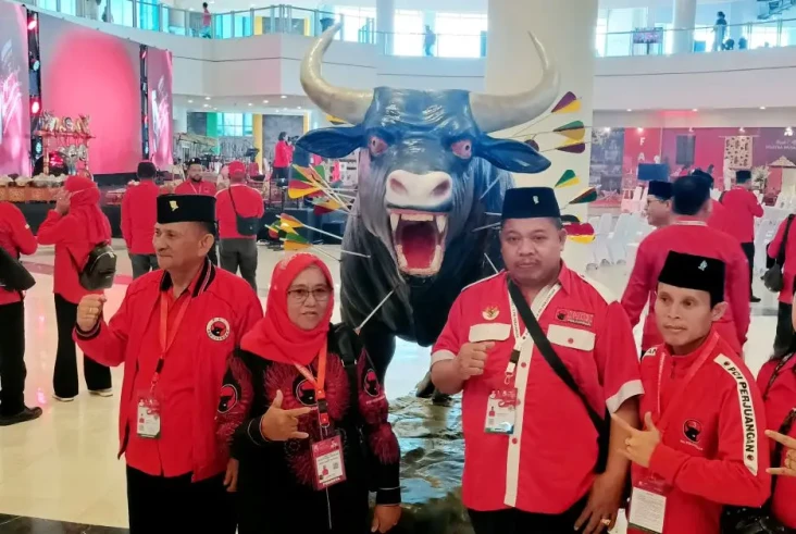 Patung Banteng Terkena...