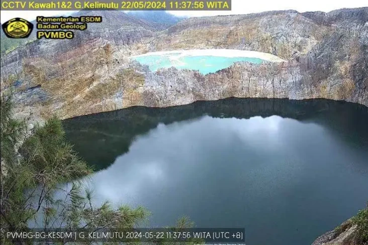 Aktivitas Gunung Kelimutu...