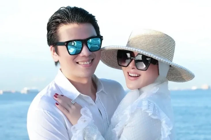 Bukan Wajah Cantik,...