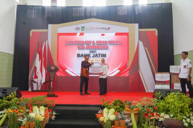 Bank Jatim Serahkan...