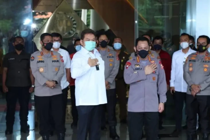 DPR Minta Kejagung dan...