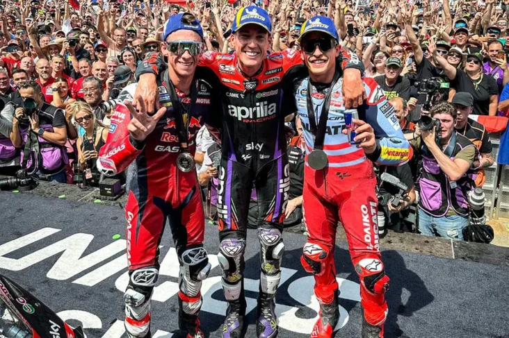Aleix Espargaro Menangi...