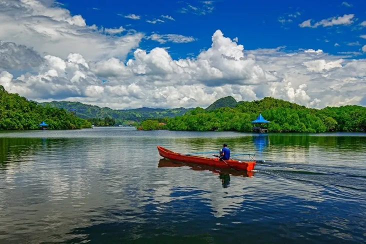 8 Danau Terindah di...