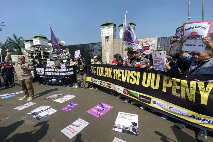 Ratusan Jurnalis dan...