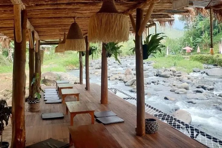 5 Rekomendasi Kafe di...