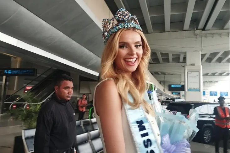 Pesan Miss World Krystyna...