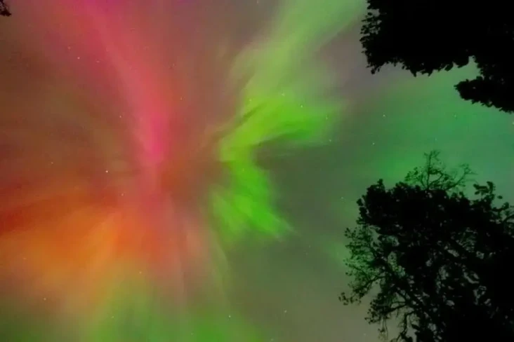 Aurora Terbesar Muncul,...