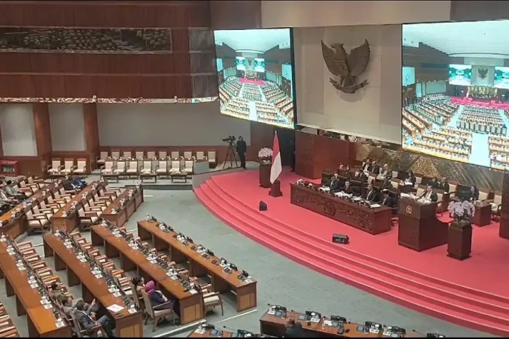 Rapat Paripurna Pengambilan...