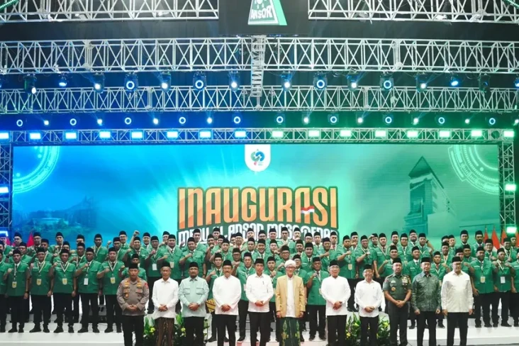 Daftar Lengkap Pengurus...