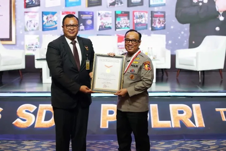 Pati Polri Penulis Buku...