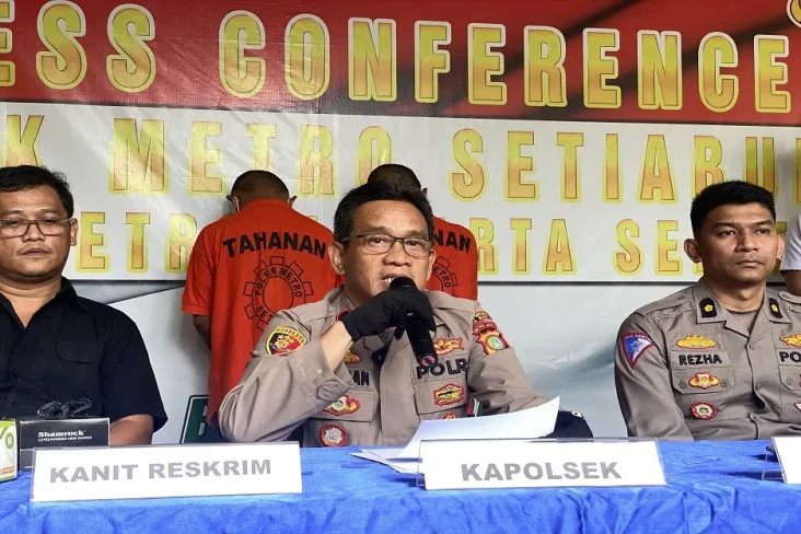 Palsukan SIM hingga...