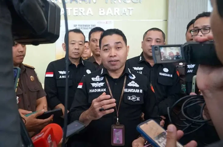 Diduga Menilap Uang...