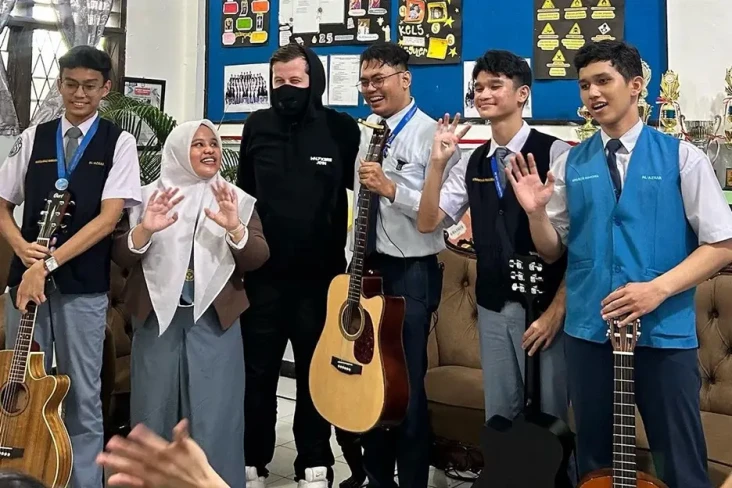 Alan Walker Sambangi...