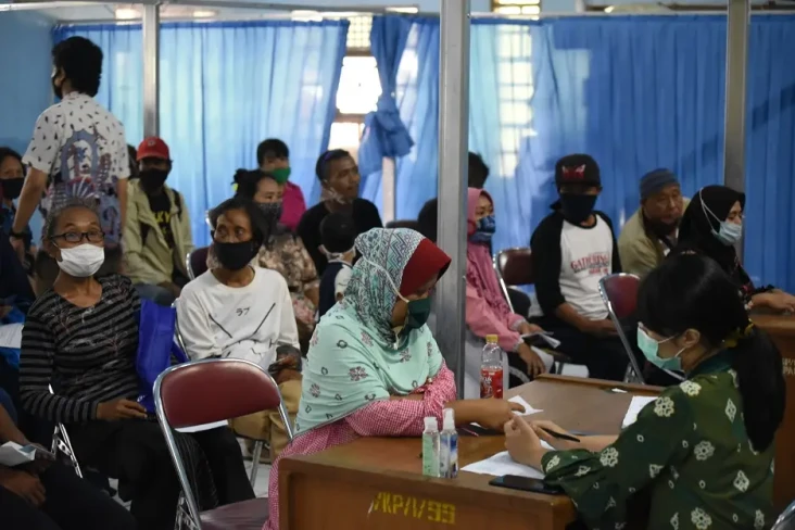 Ratusan Warga Kampung...