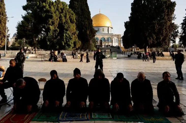 Puluhan Warga Israel...
