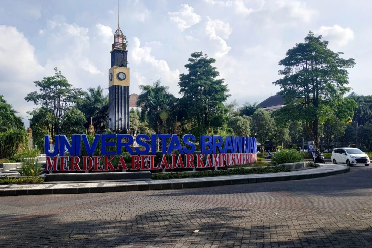 Kenaikan UKT Batal,...