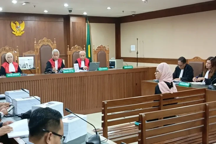 Karen Agustiawan Dituntut...