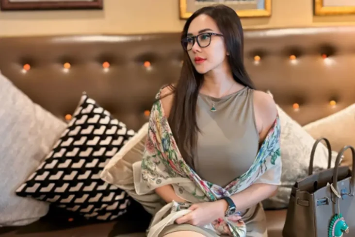 12 Artis Indonesia Kelahiran...