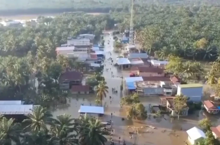 Banjir Luwu Utara Meluas,...