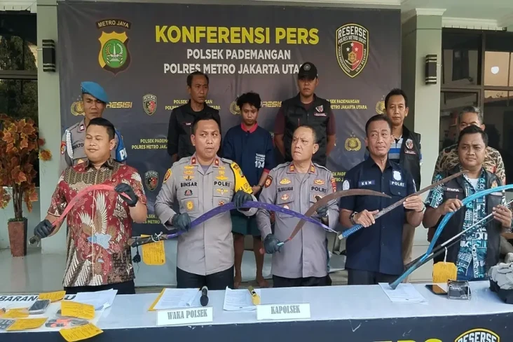 Satu Orang Kritis Dicelurit,...