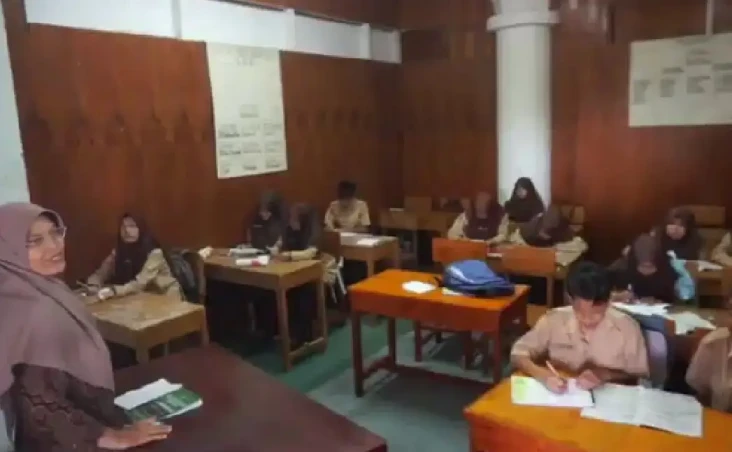 Imbas Sekolah Ambruk...