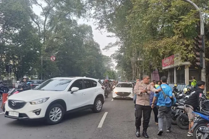 Nobar Persib di Gedung...