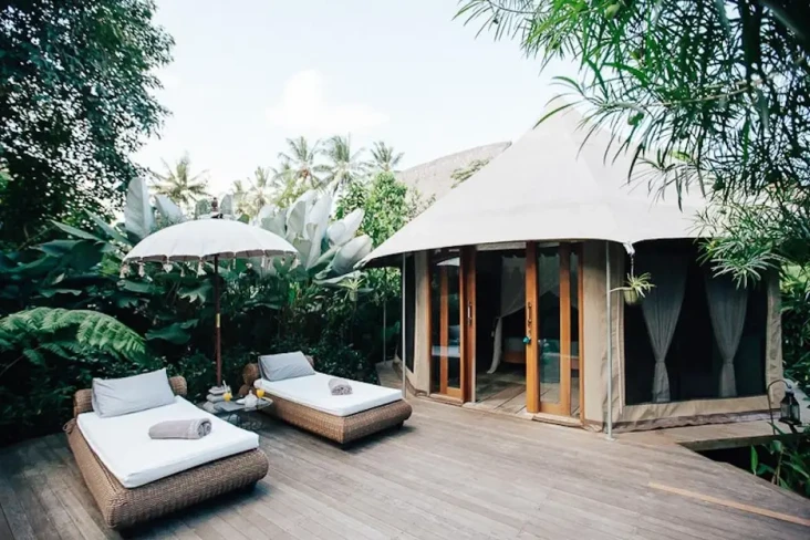 10 Rekomendasi Glamping...