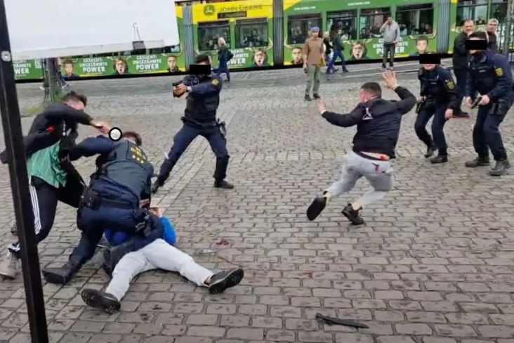 Aktivis Anti-Islam Ditikam...